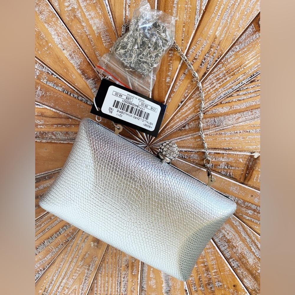 NWT bebe Silver Metallic Lizard Faux Leather Minaudière with Shoulder Chain - Picture 7 of 7